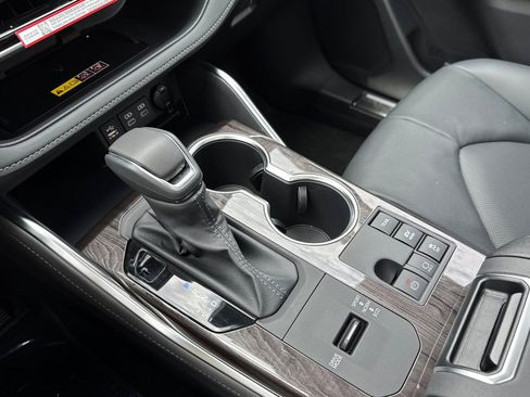 New 2026 Toyota Highlander Platinum AWD/4WD image 26