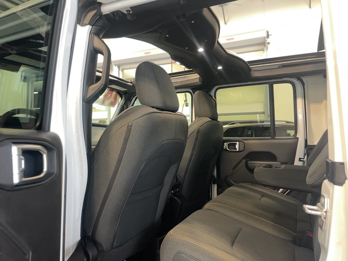 Used 2024 Jeep Wrangler Unlimited AWD/4WD image 12