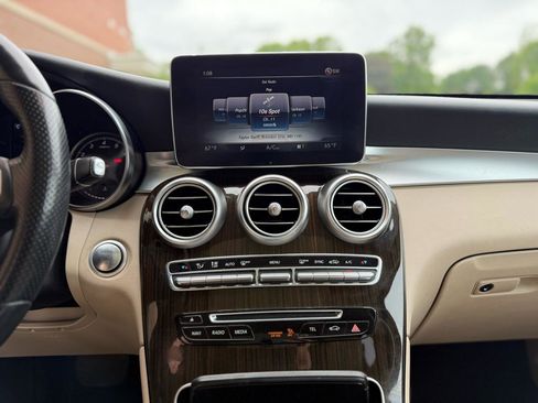 Used 2018 Mercedes-Benz GLC 300 4MATIC image 25
