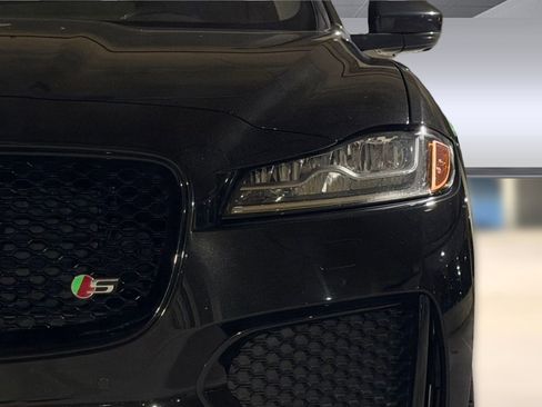 Used 2019 Jaguar F-PACE S AWD/4WD image 11