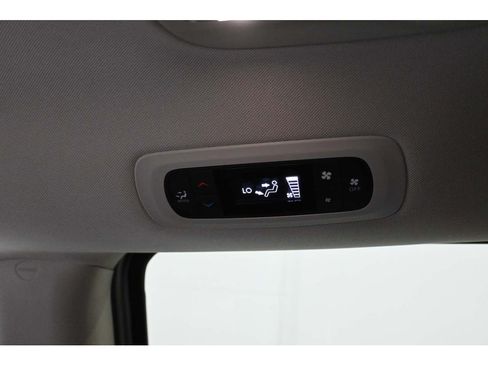 Used 2024 Chrysler Voyager LX FWD image 27