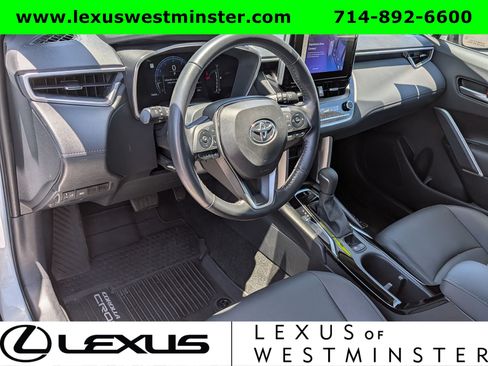 Used 2023 Toyota Corolla Cross XLE w/ Convenience Package AWD/4WD image 17