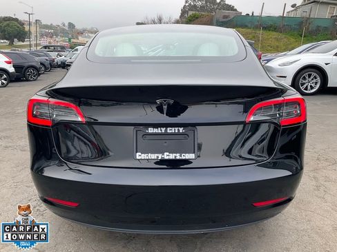 Used 2023 Tesla Model 3 Standard Range image 4