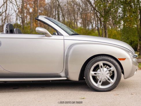 Used 2005 Chevrolet SSR w/ Preferred Equipment Group image 11