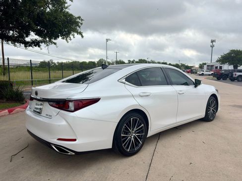 Used 2023 Lexus ES 350 w/ Premium Package FWD image 3
