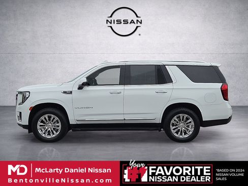 Used 2022 GMC Yukon SLT w/ SLT Premium Package AWD/4WD image 3