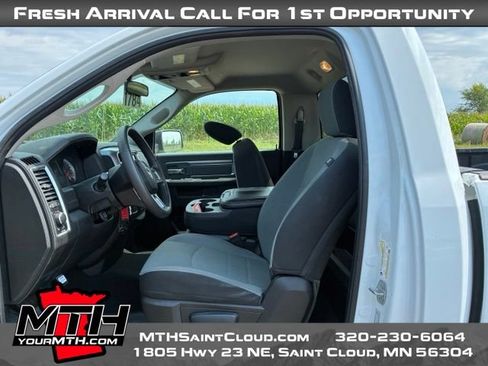 Used 2022 RAM 1500 Classic SLT AWD/4WD image 9