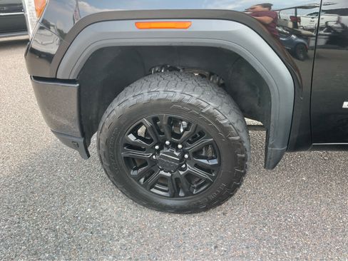 Used 2022 GMC Sierra 2500 Denali w/ Denali Black Diamond Edition AWD/4WD image 9