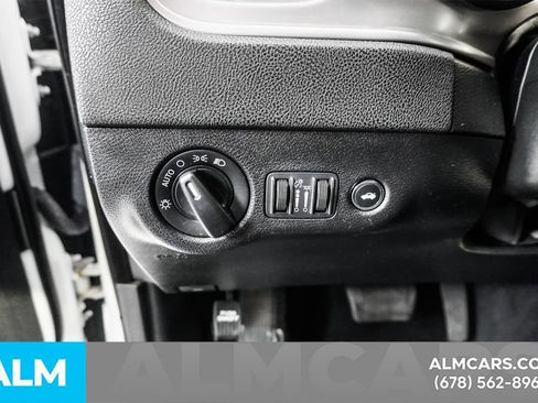 Used 2023 Dodge Charger SXT image 28