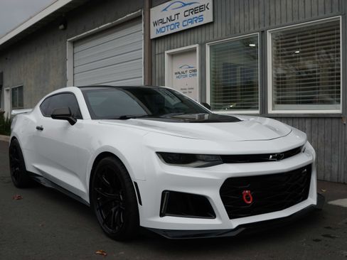 Used 2018 Chevrolet Camaro ZL1 image 27