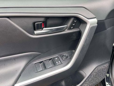 Certified 2021 Toyota RAV4 XLE Premium AWD/4WD image 17