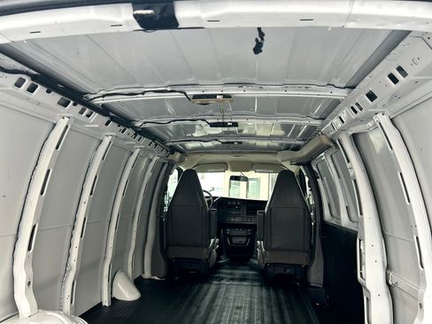 Used 2023 GMC Savana 2500 w/ Driver Convenience Package image 8