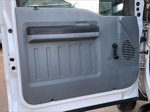 Used 2015 Ford F550 XL 4WD Reg Cab 141 WB 60 CA image 18