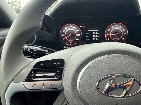 Used 2023 Hyundai Elantra SEL w/ Convenience Package FWD image 16