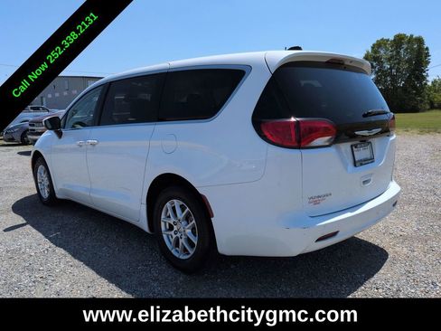 Used 2023 Chrysler Voyager LX FWD image 5