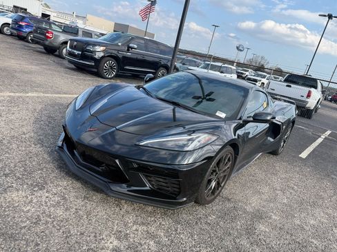 Used 2024 Chevrolet Corvette Stingray Preferred Cpe w/ Z51 Performance Package image 3