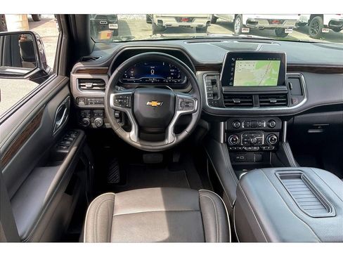 Used 2024 Chevrolet Suburban Premier w/ Max Trailering Package AWD/4WD image 5