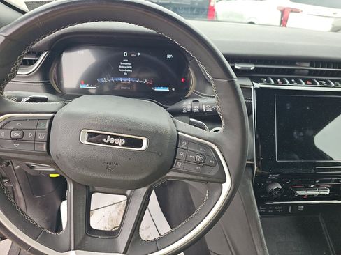 Used 2023 Jeep Grand Cherokee Altitude image 18