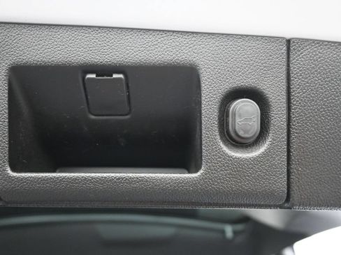 Used 2018 Chevrolet Tahoe Premier AWD/4WD image 34