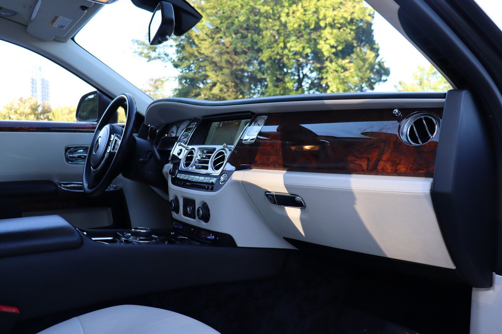 Used 2014 Rolls-Royce Ghost RWD image 29