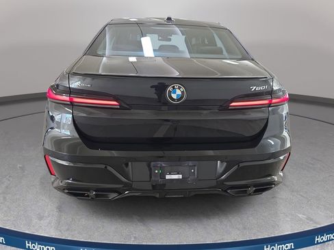 Certified 2024 BMW 760i xDrive w/ Luxury Rear Seating Package AWD/4WD image 8