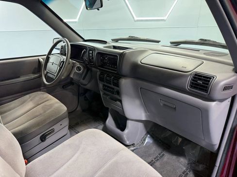 Used 1995 Dodge Caravan Minivan image 17