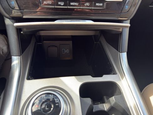 Used 2023 Ford Explorer Limited image 28