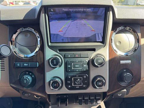 Used 2015 Ford F250 Lariat w/ Lariat Interior Package image 9