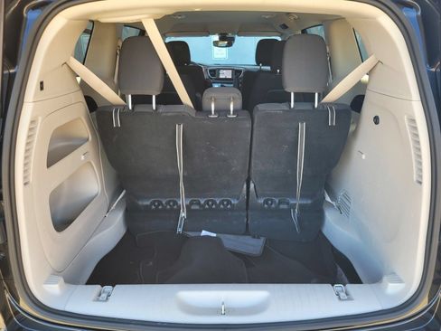 Used 2024 Chrysler Voyager LX FWD image 29