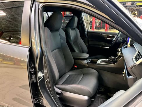 Used 2023 Toyota RAV4 SE image 11