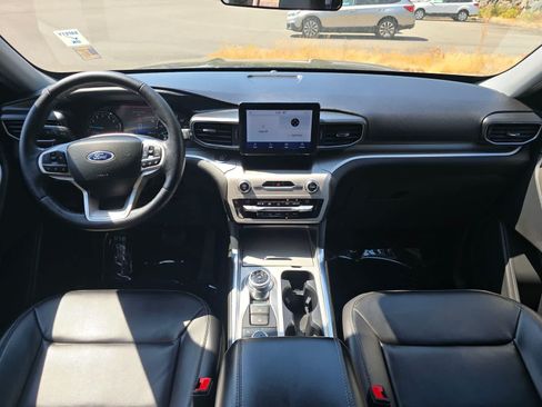 Used 2021 Ford Explorer XLT w/ Equipment Group 202A AWD/4WD image 10