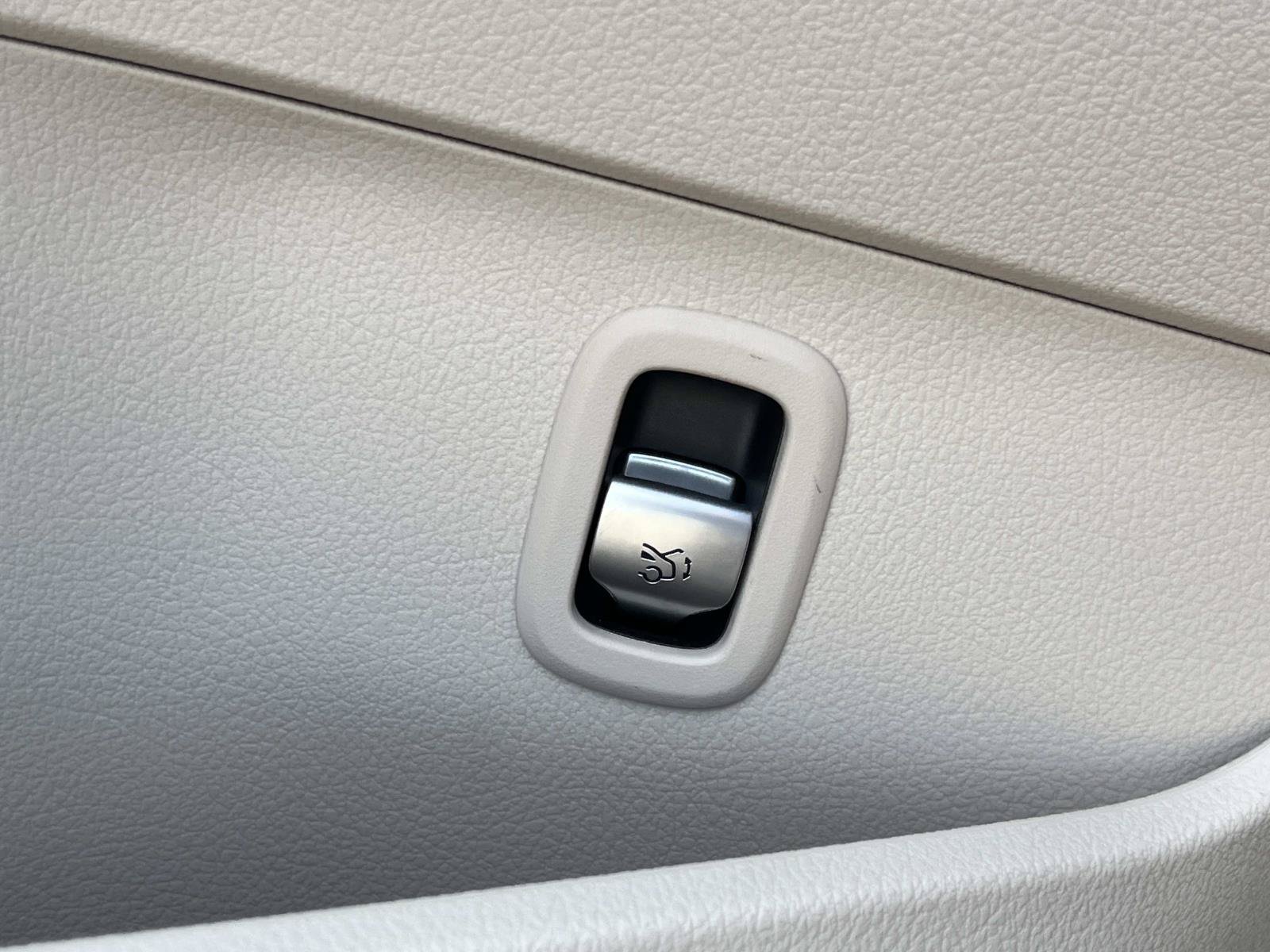 Certified 2024 Mercedes-Benz C 300 Sedan image 32