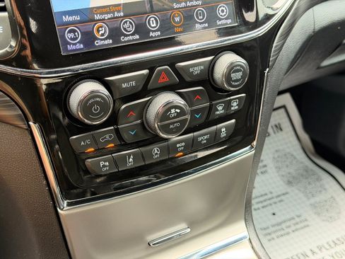 Used 2021 Jeep Grand Cherokee Laredo X AWD/4WD image 24