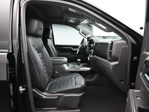 Used 2022 GMC Sierra 1500 Elevation w/ Preferred Package AWD/4WD image 13
