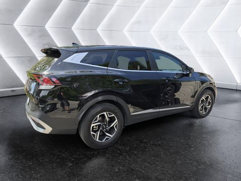 Used 2024 Kia Sportage LX FWD image 3
