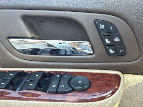 Used 2013 Chevrolet Tahoe LTZ AWD/4WD image 17