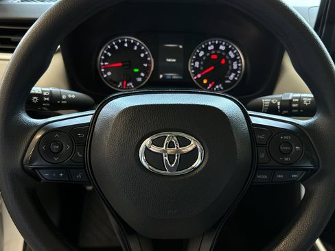 Used 2021 Toyota RAV4 XLE w/ Convenience Package FWD image 23