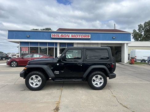Used 2019 Jeep Wrangler Sport image 6