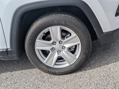 Used 2022 Jeep Compass Latitude image 11