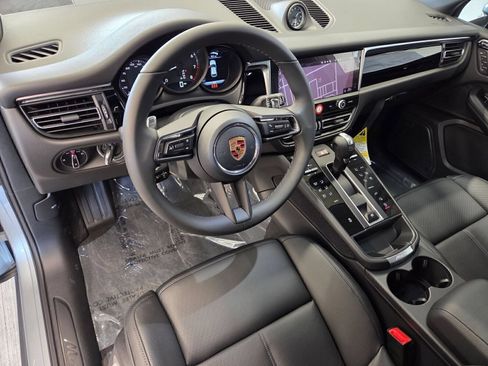 Certified 2026 Porsche Macan AWD/4WD image 4