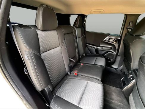Used 2022 Mitsubishi Outlander ES FWD image 20