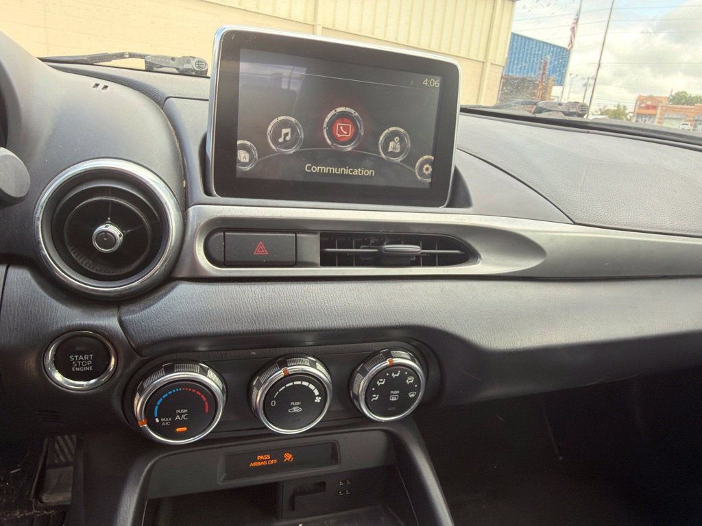 Used 2017 FIAT 124 Spider Classica RWD image 7