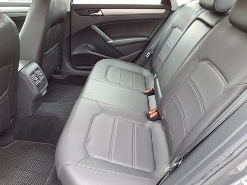 Used 2022 Volkswagen Passat 2.0T SE image 14