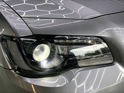 Used 2018 Chrysler 300 S AWD/4WD image 33