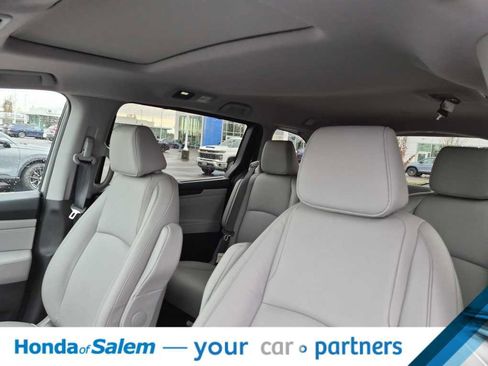 Used 2024 Honda Odyssey EX-L image 11
