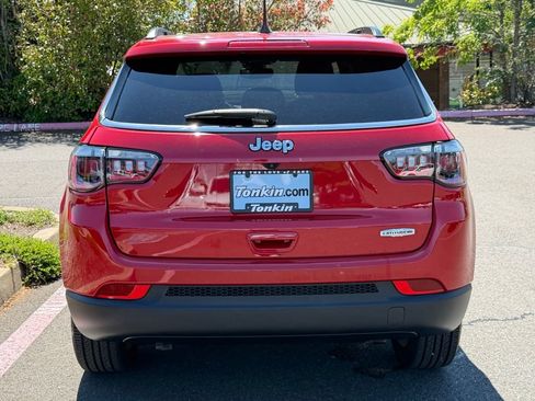 Used 2023 Jeep Compass Latitude w/ Sun and Sound Group AWD/4WD image 6