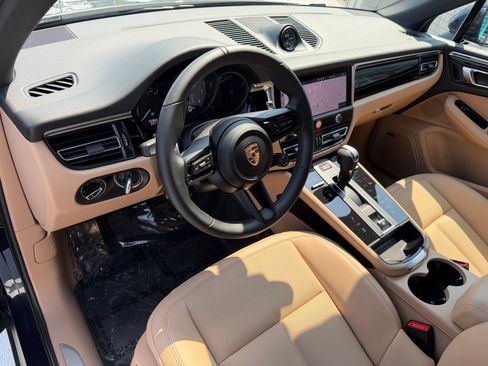 Certified 2022 Porsche Macan S AWD/4WD image 4