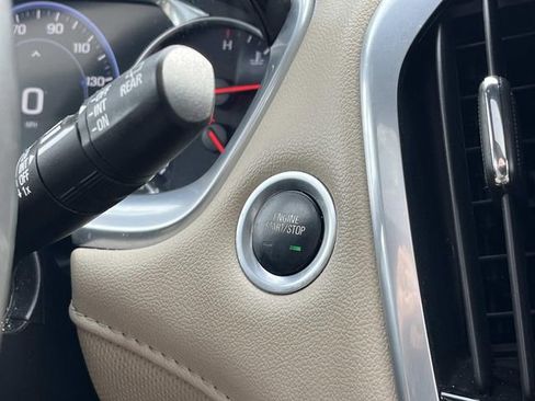 Used 2022 Chevrolet Traverse Premier FWD image 15