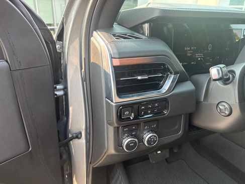 Used 2025 GMC Yukon XL Denali AWD/4WD image 13