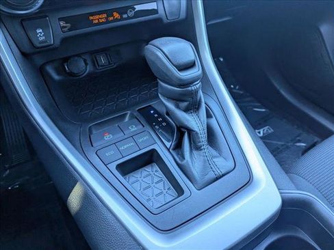 Used 2021 Toyota RAV4 LE image 12